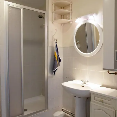 Face à La : Lumineux Appartement